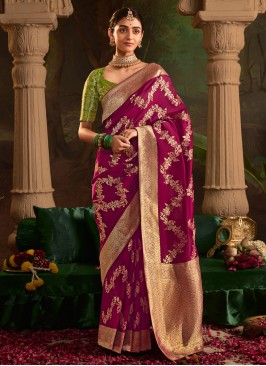 Distinctively Weaving pure-dola Rani Classic Saree