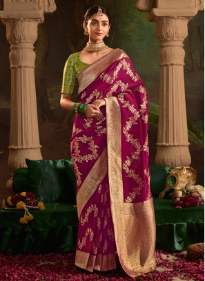 Distinctively Weaving pure-dola Rani Classic Saree