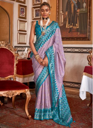 Entrancing Print Traditional Saree