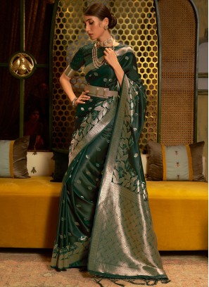 Handloom silk Contemporary Saree in Green