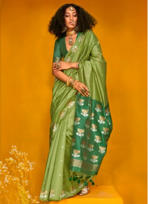 Impeccable Weaving Green Classic Saree