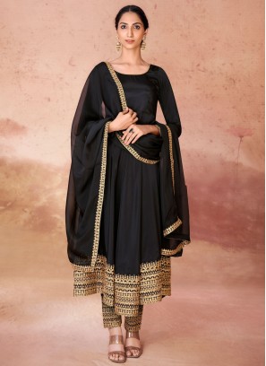 Intriguing Crepe Silk Trendy Salwar Kameez