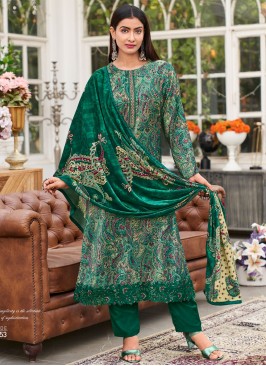Intriguing Green Resham Pakistani Salwar Suit