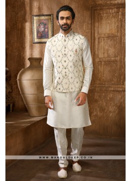 Men's Cream Ethnic Motifs Kurta with Pyjamas & Neh