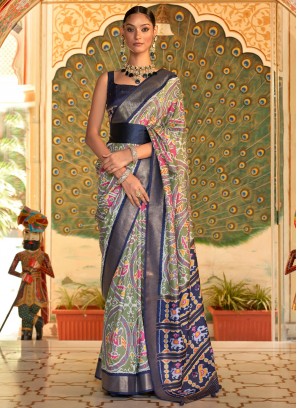 Patola Silk  Green Weaving Designer Saree