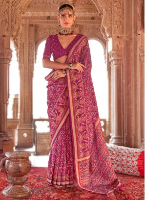 Picturesque Paisley Print Magenta and Purple Georgette Classic Saree