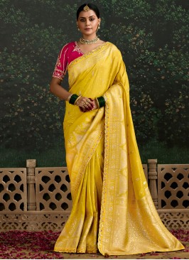 Praiseworthy pure-dola Border Yellow Traditional Saree