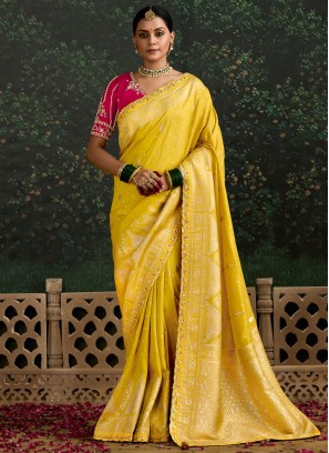 Praiseworthy pure-dola Border Yellow Traditional Saree