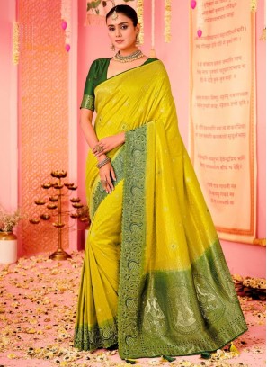 pure-dola Green Embroidered Contemporary Saree