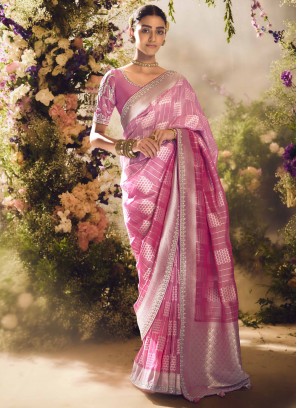 Snazzy Border Silk Traditional Saree