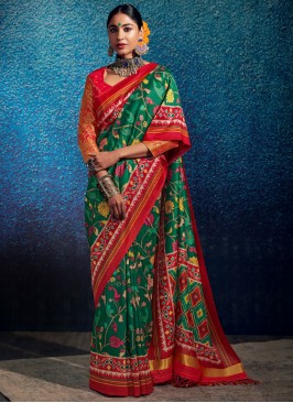 Snazzy Green Printed pure-dola Classic Saree