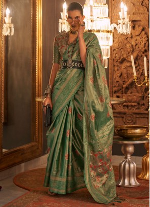 Tantalizing Handloom silk Party Trendy Saree